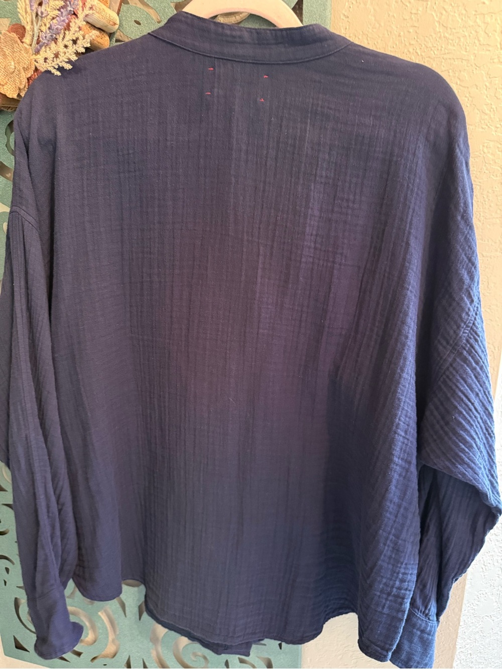 XiRENA Presley Button-Down Shirt, navy blue NWT - Picture 4 of 6